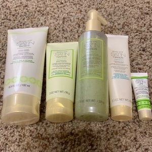 Mary Kay Satin Hands Collection